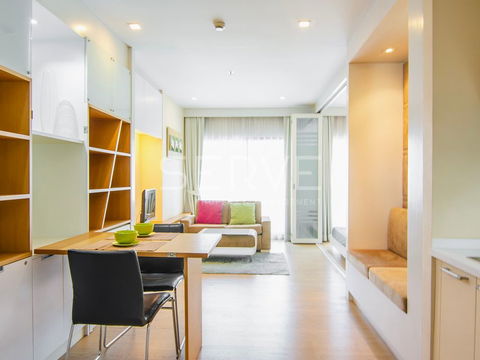 Cozy and Homey Style Studio with Bathtub Swimming pool View Perfect Location BTS Thong Lo / For Rent-Noble Remix