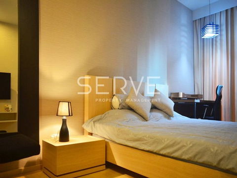 Large Studio with Bathtub Unit in Phrom Phong Area BTS Phrom Phong 200 m. / Condo For Sale -Noble Refine