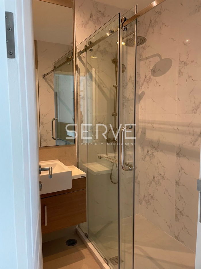 รูป Corner Room 1 Bed with Bathtub East Side High Fl. 15+ Good Location BTS Phrom Phong 200 m. / Sale-Noble Refine (โนเบิล รีไฟน์) - รูปที่ 9/9