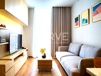 Condos for rent : Chic & Nice 1 Bed with Bathtub Unit on High Fl. 20+ Close to BTS Phrom Phong 500 m. /Condo For Rent-Noble BE33