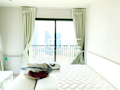 ขายคอนโด : Corner Unit 1 Bed with Bathtub 61.57 sq.m. High Fl. 20+ Good Location BTS Thong Lo 2.1 km. /For Sale-Noble Solo