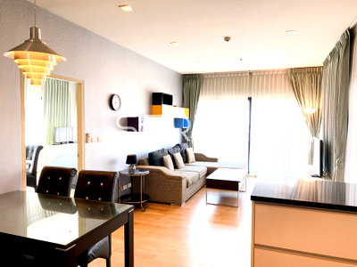 Condos for rent : Modern Corner Room 2 Beds with Bathtub fully furnished Good Location @BTS Ekkamai / Condo For Rent-Noble Reveal (โนเบิล รีวิล)