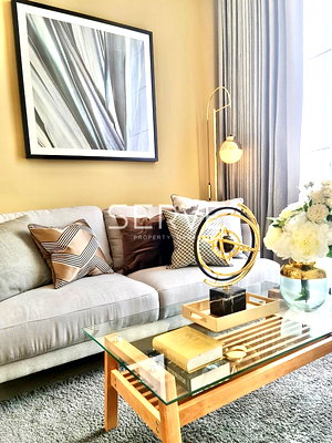 Condos for sale : Nice Decorate 2 Beds High Fl. Good View & Good Location New Condo Close to BTS Asok & MRT Sukhumvit-Noble BE19