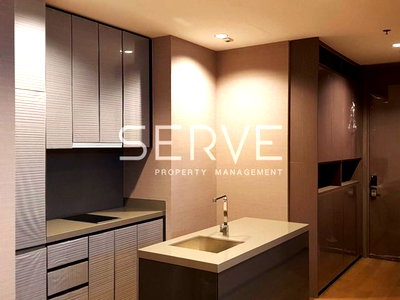 ขายคอนโด : New Room 2 Beds with Bathtub Corner Room Good Location Next to BTS Surasak 18 m. / For Sale-The Diplomat Sathorn