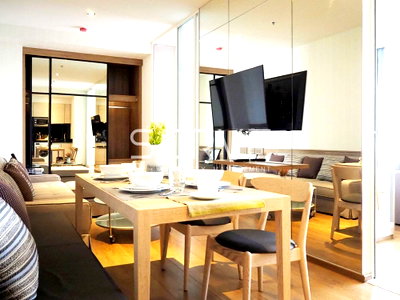 ขายคอนโด : Combine 1 Bed 2 Baths with North Side Super High Fl. 30+ Nice View Shuttle bus to BTS Phrom Phong-Park 24