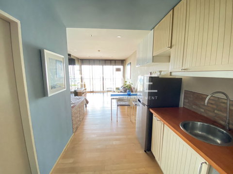 Studio Large Room with Bathtub Good Location Shuttle bus to BTS Thong Lo 2.1 K.m. / Condo For Sale-Noble Solo (โนเบิล โซโล)