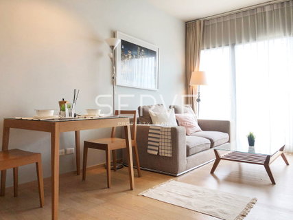 Large Room 1 Bed with Bathtub Homey Style Good Location BTS Phrom Phong / Condo For Sale-Noble Refine