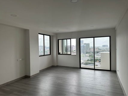 (18929) The Airport Residence