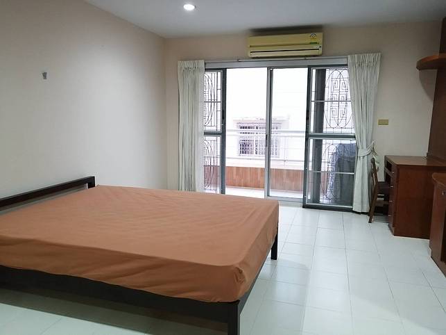picture Room for rent, close to MRT Ratchada and BTS Mo-chit - 9/12