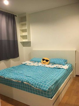 🏢 For Rent: Villa Sathorn ✨ Beautiful room, high floor, prime location right next to the SkyTrain! 🧳