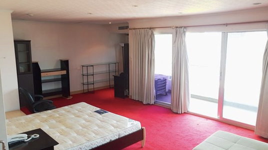 รูปภาพ G 3165🚨中国客户，请加微信。(在联系方式的旁边)For rent Sarin Place Line❤️💜@condopremium💜❤️