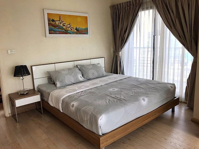 Noble Remix For rent 1Bed 62 Sq.M fully Furnished Conner room 3 Balcony