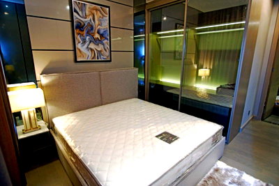 Condos for rent : The Esse singha complex @mrt Petchaburi