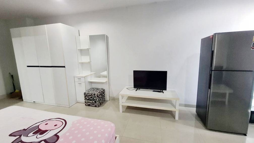 รูป R070-234 ให้เช่าคอนโด รีเจ้นท์ โฮม 7-2 สุขุมวิท ห้องชั้น 8 วิวต้นไม้ ทางเข้า พร้อมอยู่ - รูปที่ 11/19