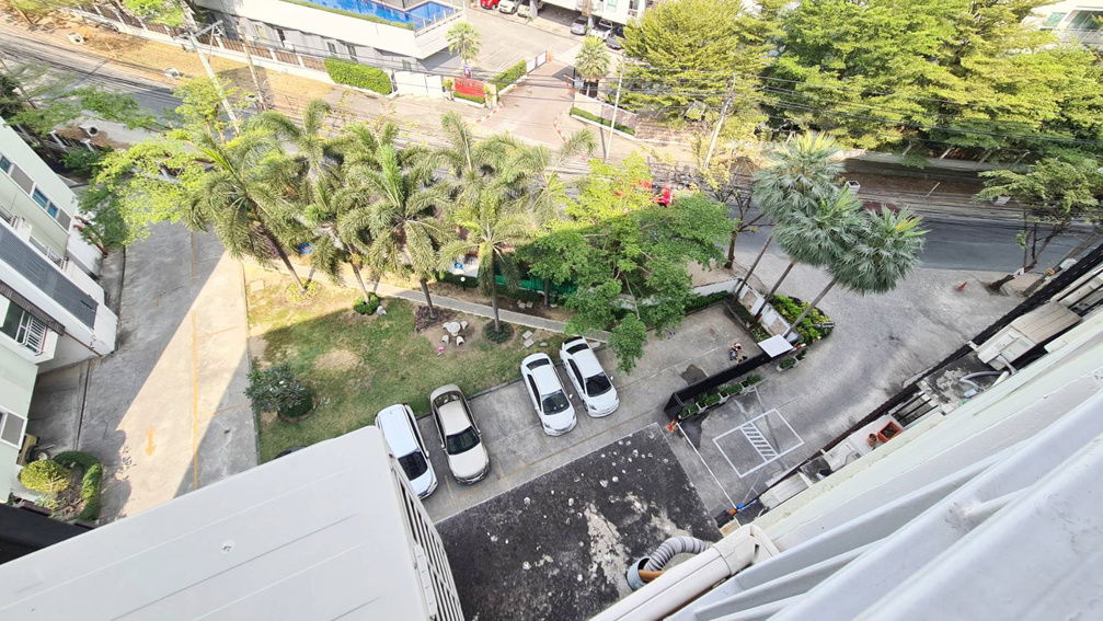 รูป R070-234 ให้เช่าคอนโด รีเจ้นท์ โฮม 7-2 สุขุมวิท ห้องชั้น 8 วิวต้นไม้ ทางเข้า พร้อมอยู่ - รูปที่ 17/19