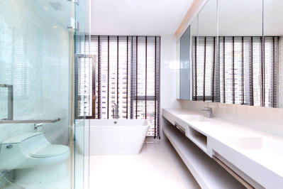 ขายคอนโด : For Sale  Vittorio Sukhumvit 39 ( Luxury Condominium @BTS Phomphong )