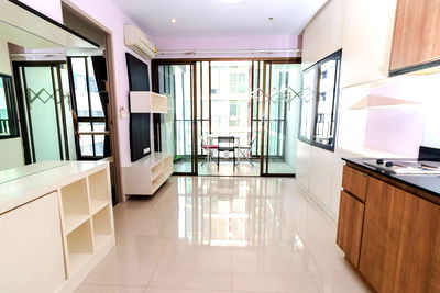 Condos for sale BTS Krung Thon Buri : For sale 1 BR Ideo Sathorn Taksin 36.13 sqm 18th floor BTS Krung thonburi pool view
