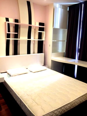 Condos for sale BTS Krung Thon Buri : Sale Condo IDEO Sathorn-Taksin BTS KrungThonburi size 36.13 sqm. 18th floor pool view 1 bedroom 1 bathroom