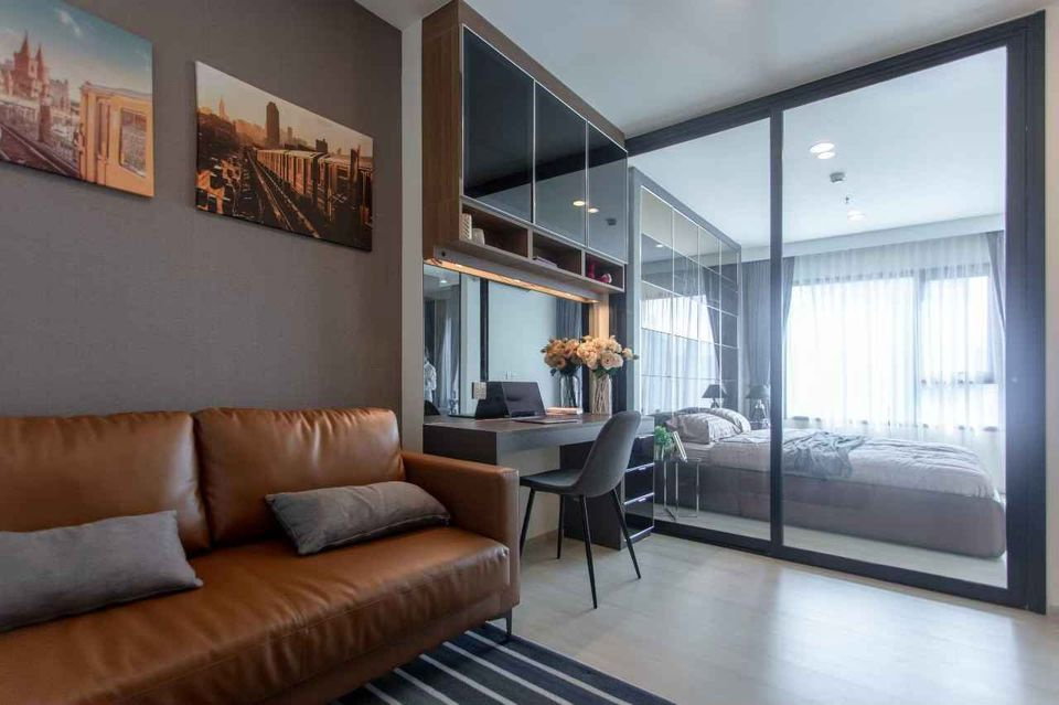 รูป Life Asoke (ไลฟ์ อโศก) ห้อง one bedroom plus ชั้นสูงตกแต่งสวยครบ พร้อมอยู่ ทำเลดี ติดรถไฟฟ้า MRT เพชรบุรี & ARL มักกะสัน เพียง 21,000 บาทเท่านั้น!! - รูปที่ 5/10