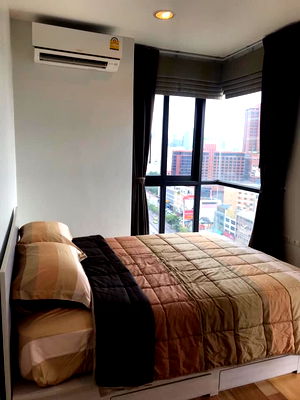 Condos for rent Huai Khwang : T1129 Condo for rent Ideo Ratchada - Huaykwang, beautiful room, fully furnished, has a washing machine, special price