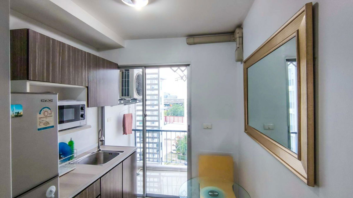 picture DEN Condominium for rent Aside Vibhavadi road with electronic devices and furniture - 2/6