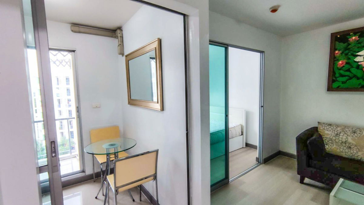 picture DEN Condominium for rent Aside Vibhavadi road with electronic devices and furniture - 3/6