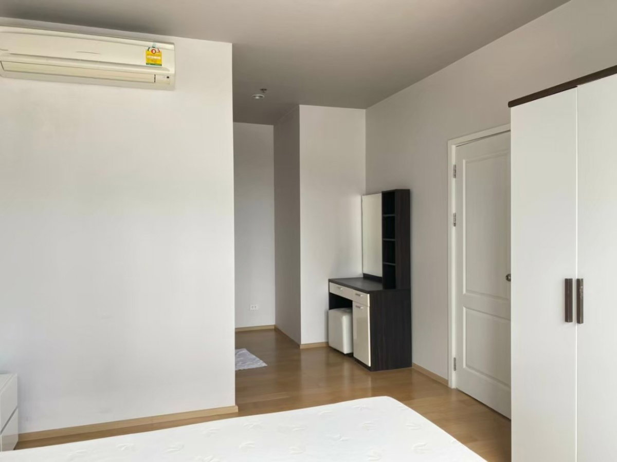 รูป P-106154 🔥 ขายคอนโดติด BTS! Hive Sathorn (49 ตร.ม.) ชั้น 16 วิวเมืองสวย ห้องใหญ่ พร้อมเครื่องซักผ้า : BTS กรุงธนบุรี Line: @easythaihome 085-592-2897 - รูปที่ 5/14