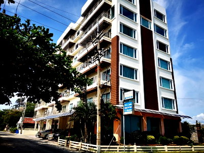 ขายคอนโด : ขายวรัญญา เอ็กซํเซ็คคิวทิฟ คอนโดมิเนียม ตกแต่งพร้อม 1 ห้องนอน 1 ห้องน้ำ เห็นทะเลริมหาดแสงจันทร์ .