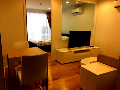 Condos for rent : 15 Sukhumvit Residence. 1bed 45sqm. Line id: @pfagent