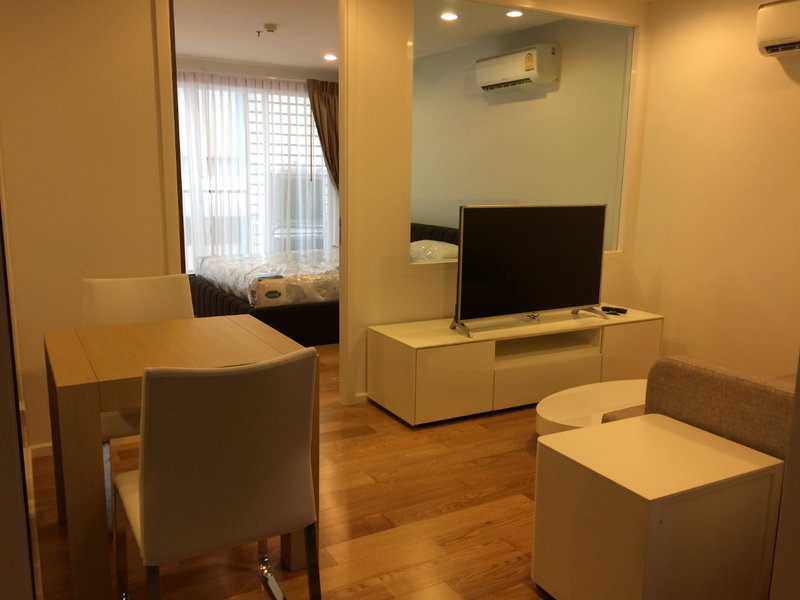 คอนโดให้เช่า : ว่างพร้อมอยู่! 15 Sukhumvit Residence. 1นอน 45ตร.ม. Line id: @pfagent