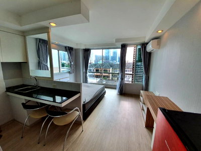 Condos for sale : P-108657 — For Sale: Humble Living Condo 5th Floor Studio Room City View Near MRT Sutthisan. 085-592-2897 Line: @easythaihome