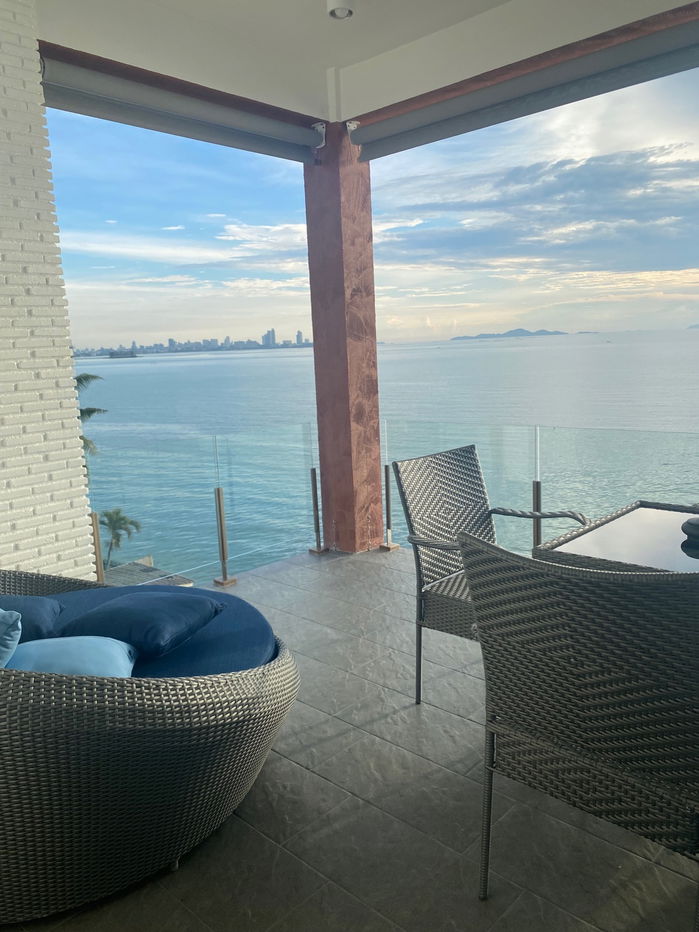 picture CASA 9 Banglamung - New Beachfront Apartment. Only 10 mins to Pattaya. - 1/15