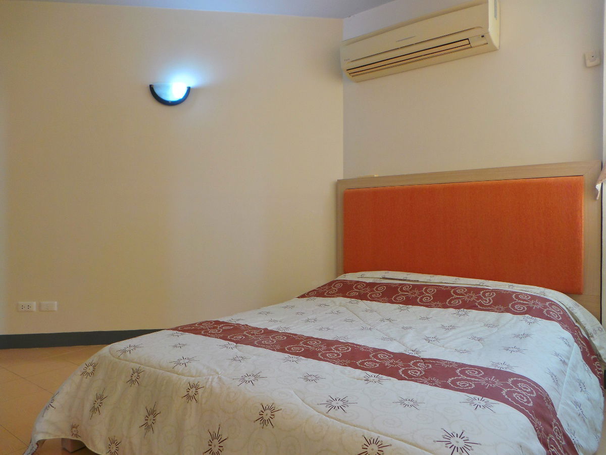 picture 2 bedroom condo for sale at Supalai Park Phaholyothin 24. Next to the green BTS, Phahon 24, good location, affordable price as a new condo. - 6/14