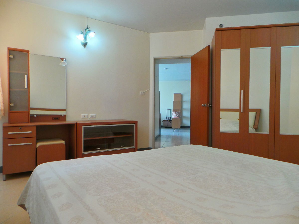 picture 2 bedroom condo for sale at Supalai Park Phaholyothin 24. Next to the green BTS, Phahon 24, good location, affordable price as a new condo. - 5/14