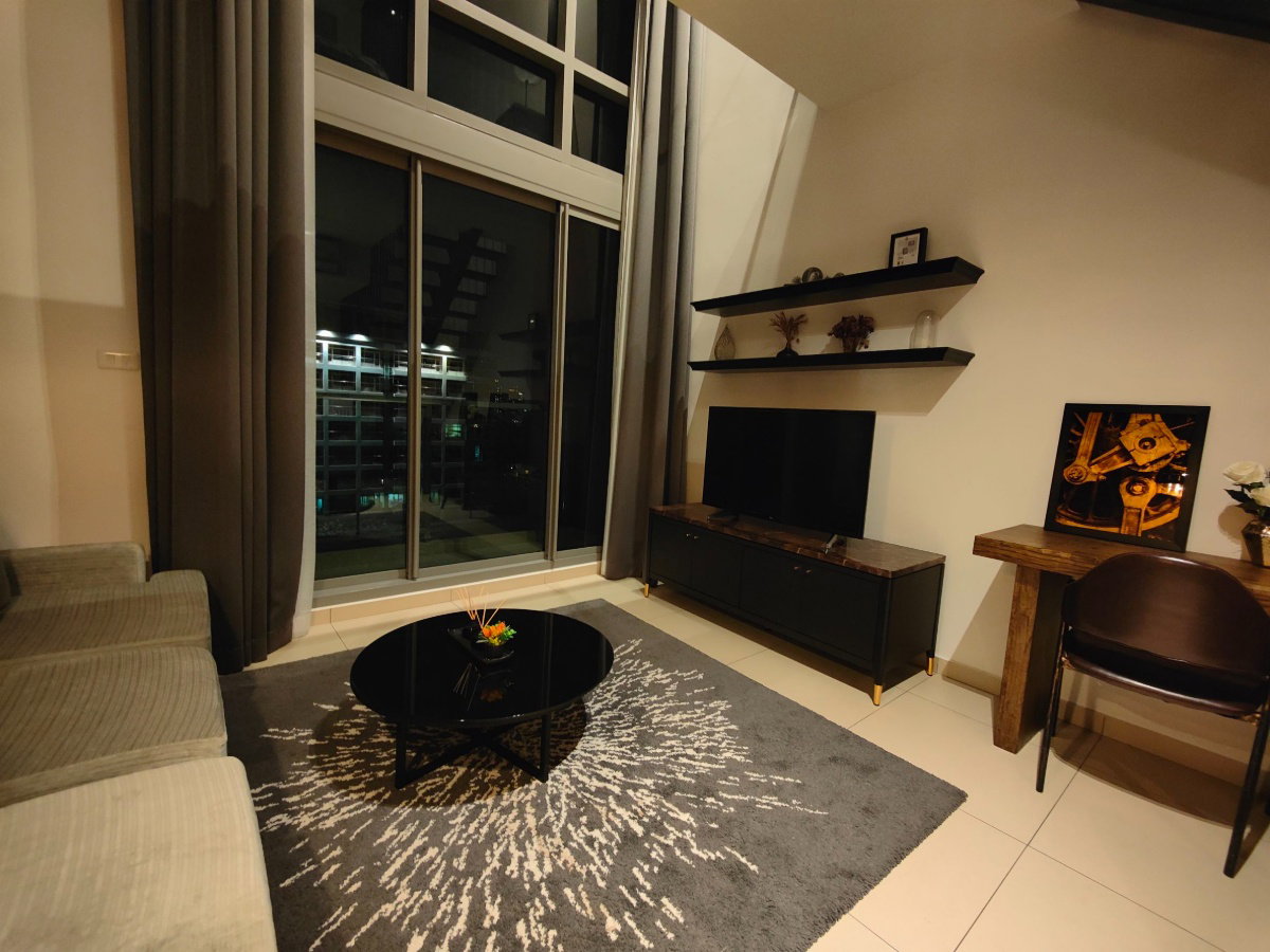 For SALE The Lofts Ekkamai 18th floor,size 46.47 sq m. Luxury duplex room