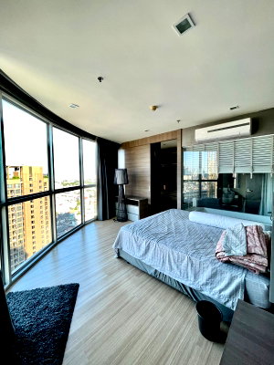 คอนโดให้เช่า : Skywalk Condominium for rent @ BTS Prakanong 