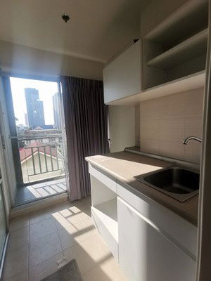 picture sss280 Condo for sale Lumpini Ville Sukhumvit 77 (2) empty room - 8/27