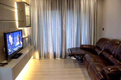 Condos for rent :  The Signature by Urbano, next to BTS Saphan Khwai, size 56 sq m. 2 bedrooms, 2 bathrooms, 21st floor, fully furnished.