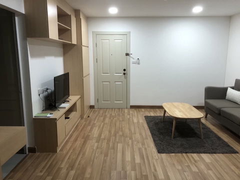 TOP105 The One Plus Srinakarin 32 sqm. 3rd Floor 6,000 baht 064-959-8900