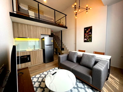 เช่าคอนโด สุขุมวิท 89 :  🟢R2504 ให้เช่าคอนโด Siamese (Ramada) Residence Sukhumvit 87 Duplex 2 ชั้น เพดานสูง 4.5 เมตร  ติดถนนสุขุมวิท 🔥มีเครื่องซักผ้า🔥 