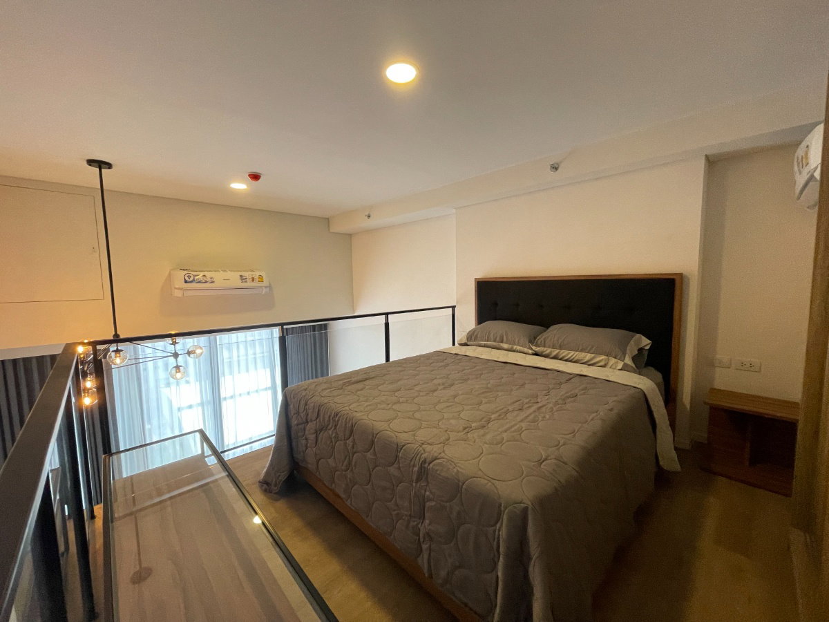 รูป 🟢R2504 ให้เช่าคอนโด Siamese (Ramada) Residence Sukhumvit 87 Duplex 2 ชั้น เพดานสูง 4.5 เมตร ติดถนนสุขุมวิท 🔥มีเครื่องซักผ้า🔥 - รูปที่ 2/14