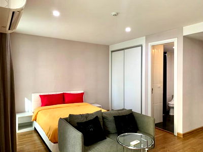 Condos for rent 700 Year Sports Arena Chiang Mai : For rent: Nimmana Condo, studio room, 15,000 baht per month, Nimmanhaemin Road, call 065-0084111 Art
