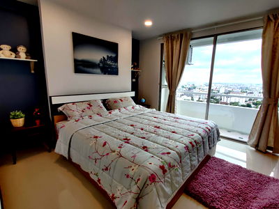 Condos for rent : Large 2 bedrooms   70 sqm.  Fully furnished