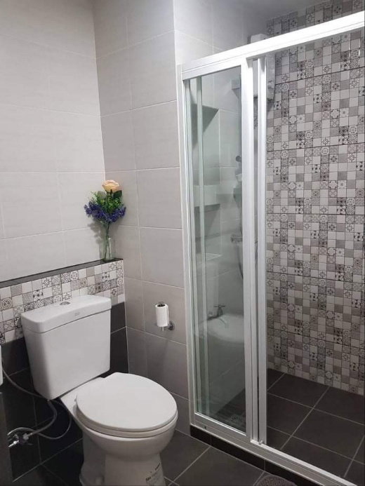 รูป ให้เช่าดีคอนโด ริน 2 นอน 2 น้ำ 5.2 ล้านบาท ค่าเช่า23,000/ด. วิวห้องนั่งเล่นเห็นตึกเซ็นเฟส เป็นส่วนตัว #เซ็นเฟสชม. - รูปที่ 14/17