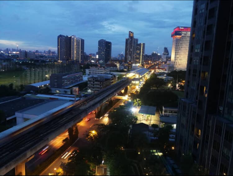picture Amazing High Rise 1-BR Condo at Ideo Mobi Sukhumvit Eastgate near BTS Bang Na - 2/13