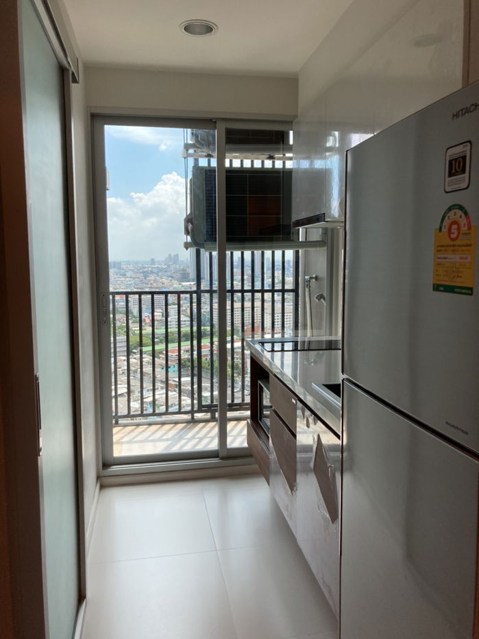 picture Amazing High Rise 1-BR Condo at Fuse Chan-Sathorn near BTS Surasak - 8/12