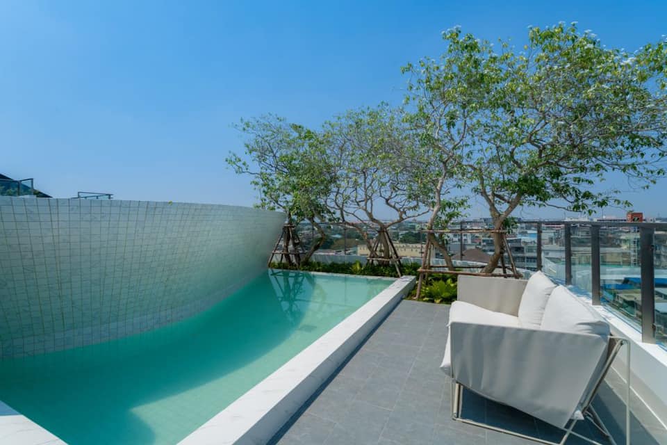 picture Novel 2-BR Condo at Chewathai Hallmark Charan 13 near MRT Tha Phra - 2/10