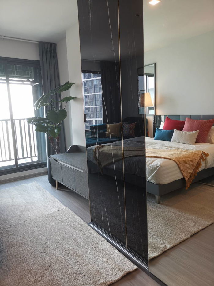 picture Wonderful High Rise 1-BR Condo at Life Ladprao near BTS Ha Yaek Lat Phrao (ID 513611) - 3/7