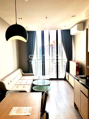 Condos for rent BTS Phrom Phong : 2 Bd. Corner Unit on super High Fl. 30+ river view Close to BTS Phrom Phong at Park 24 // For rent