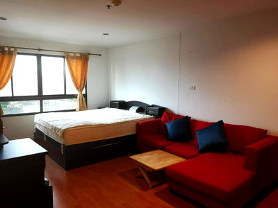Condos for rent : Studio room only 10000 THB monthly @ Near BTS SAPAN KWAI station